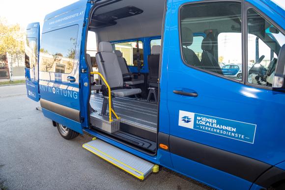 wheelchair-accessible-busses with electric stairs