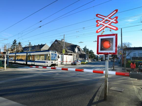 Eisenbahnkreuzung mit Lichtzeichen