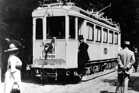 Hofsalonwagen auf der Fahrt nach Vöslau 1911