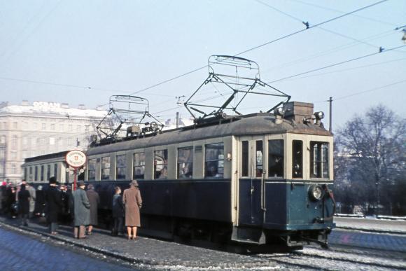 Badner Bahn am Karlsplatz um 1961