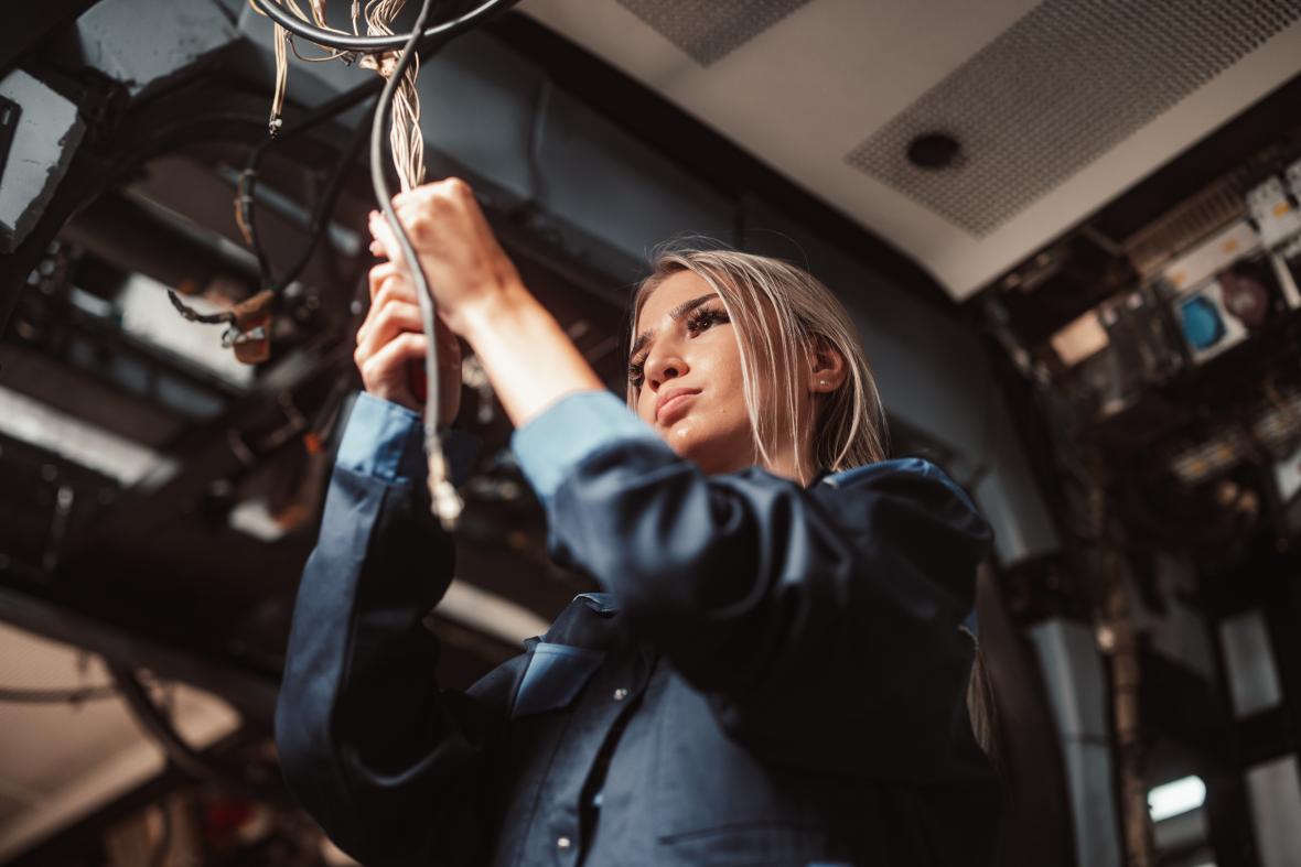 Lehrling für Elektrotechnik für Anlagen- und Betriebstechnik